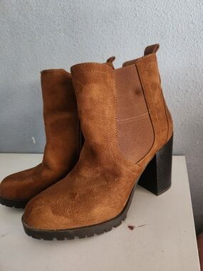 a.n.a Rancho Whiskey Brown Suede Chelsea Block Heel Booties
